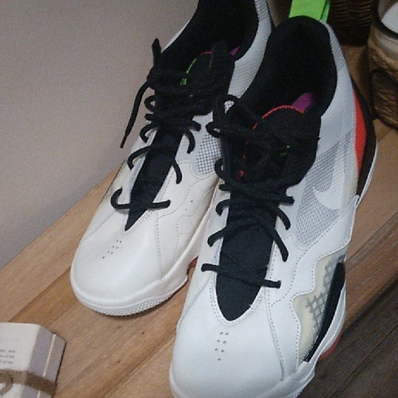 White and Black Athletic Sneakers with Red Accents - Picture 4 of 8